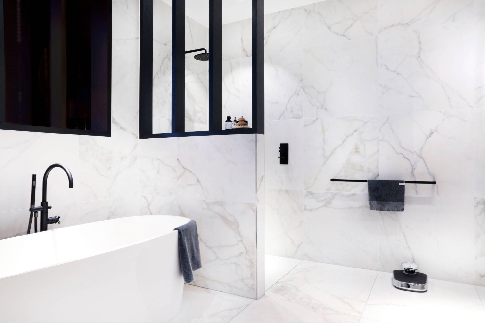 Grote tegels en weinig voegen