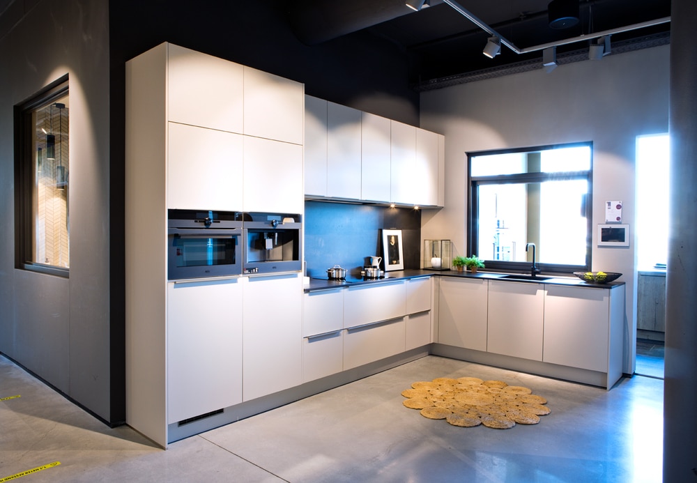 Witte hoogglans l-vorm keuken