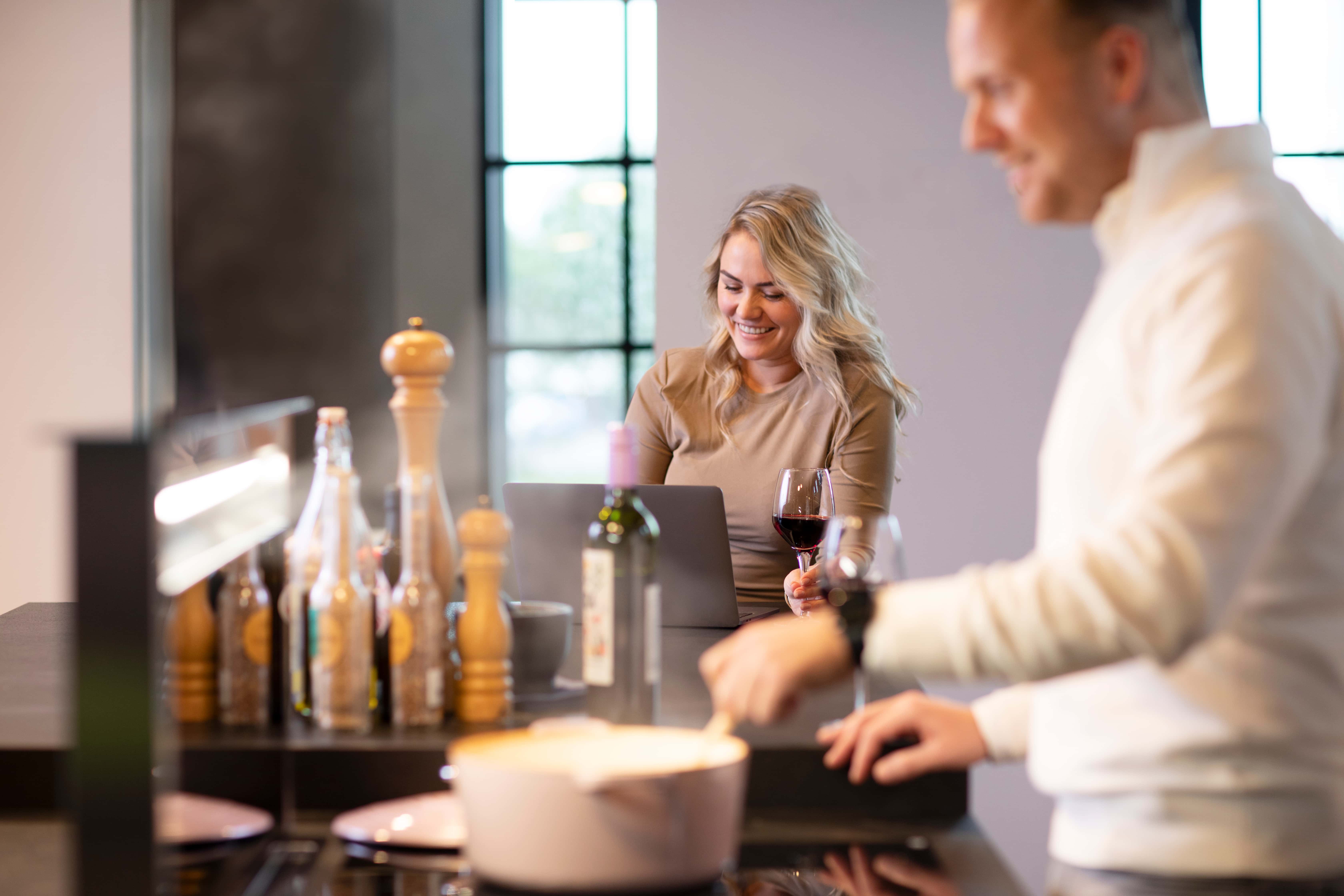 huysinc-vrouw-&-man-koken