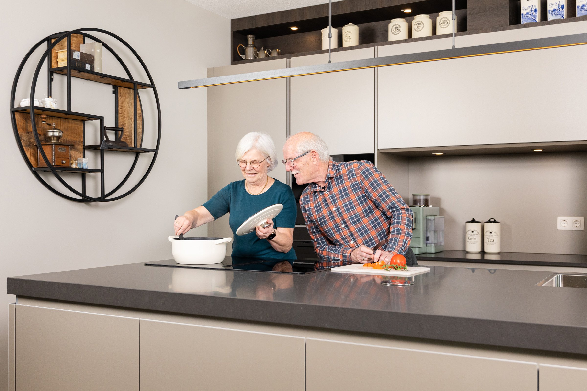 Huysinc_Kijkje in de keuken bij Lilian en Ton_keuken_Raamdonksveer (10)