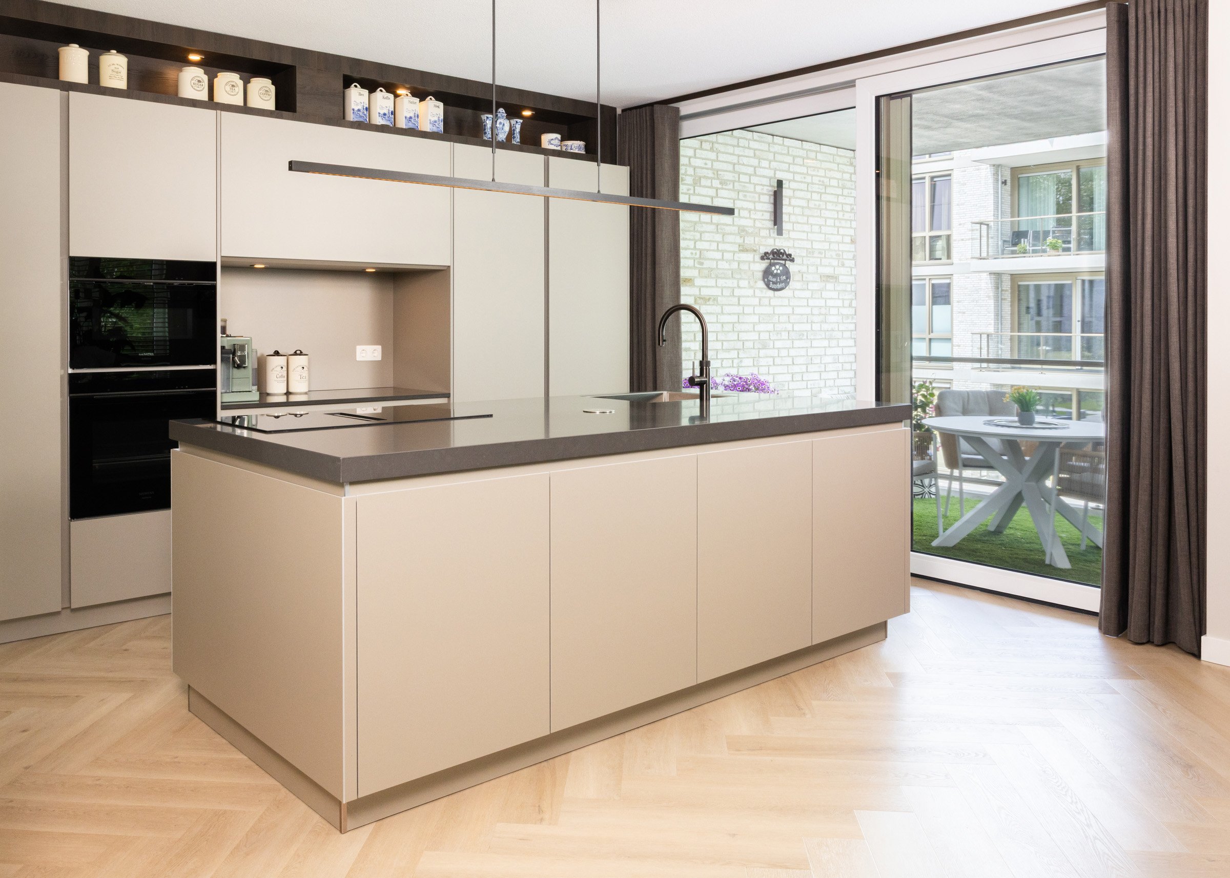 Huysinc_Kijkje in de keuken bij Lilian en Ton_keuken_Raamdonksveer (14)