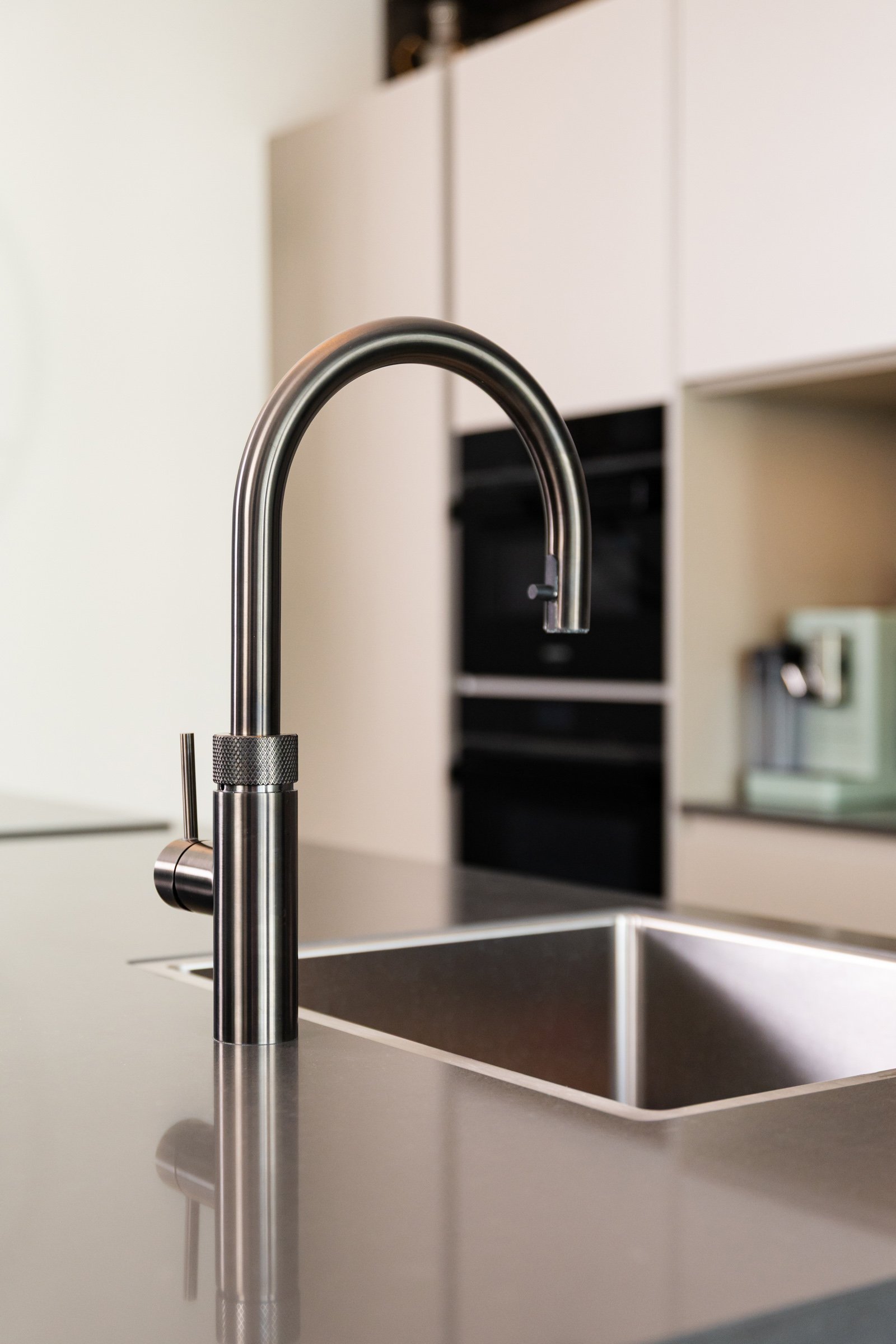 Huysinc_Kijkje in de keuken bij Lilian en Ton_keuken_Raamdonksveer (16)
