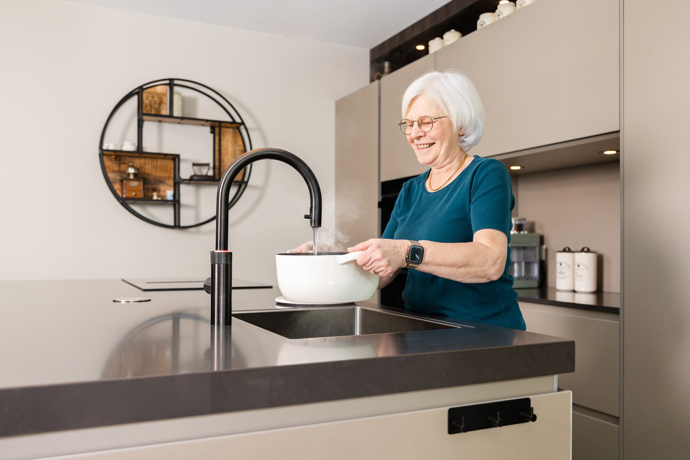 Huysinc_Kijkje in de keuken bij Lilian en Ton_keuken_Raamdonksveer (7)