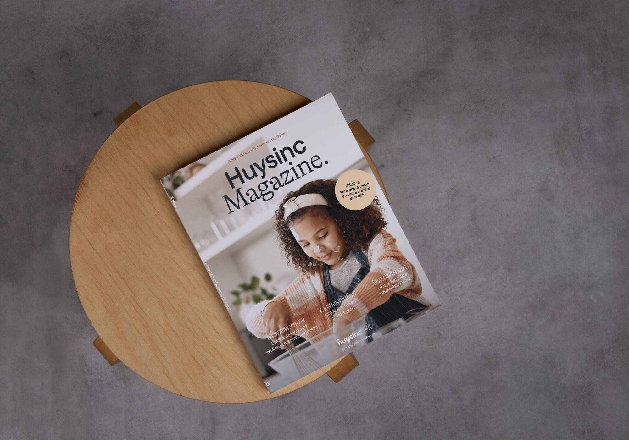 Huysinc magazine on a coffee table