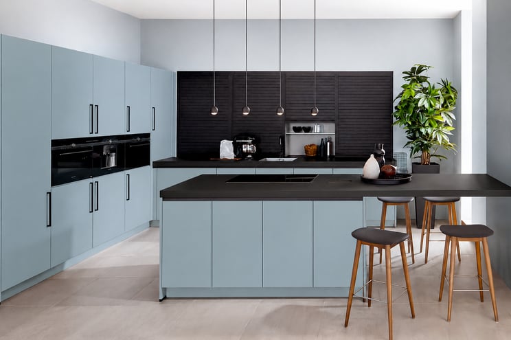 Pastelblauwe keuken
