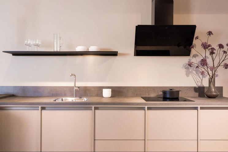 Strakke beige keuken