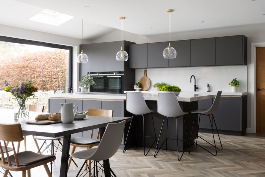 Antraciet keuken met eiland